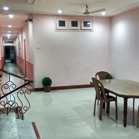 Hotel Varsa Dibrugarh Экстерьер фото