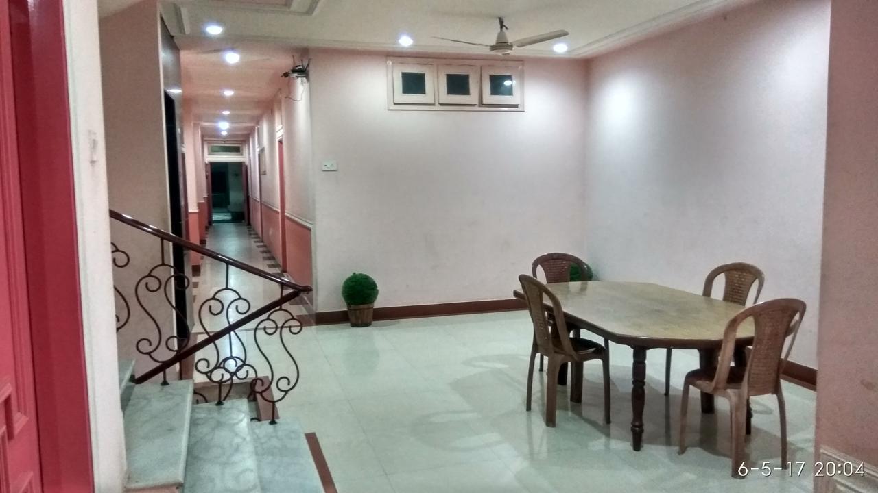 Hotel Varsa Dibrugarh Экстерьер фото