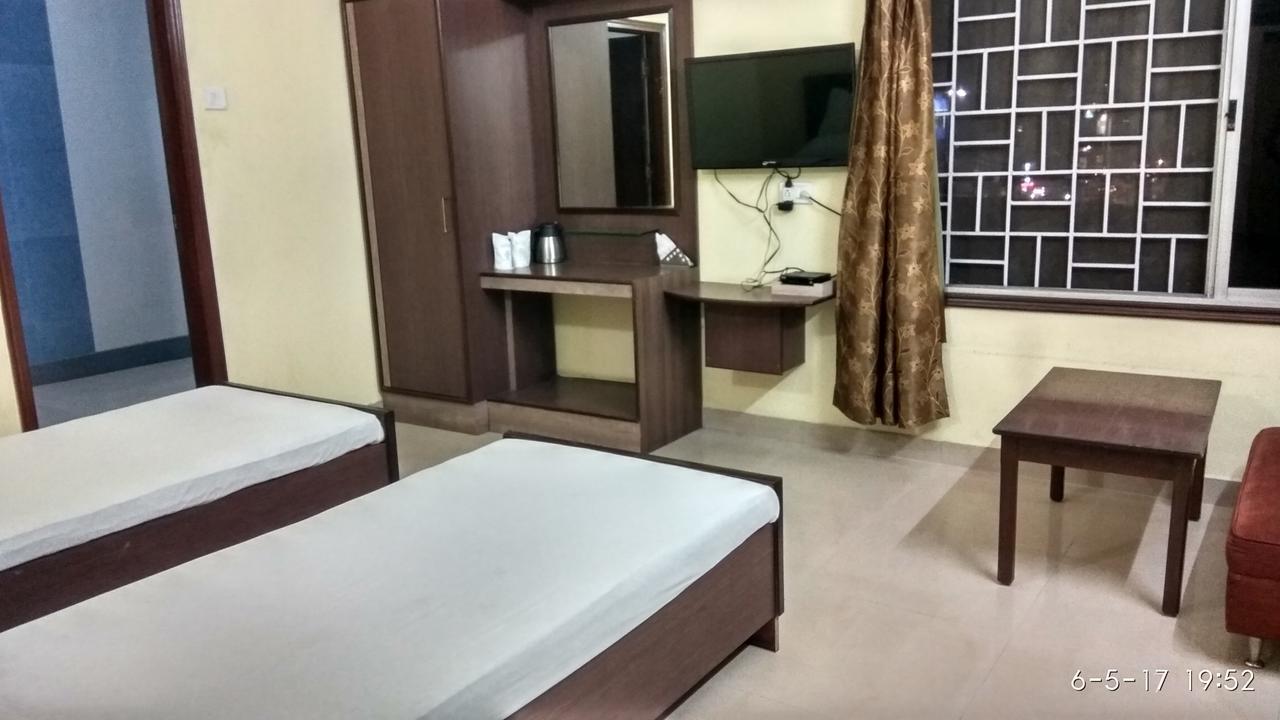 Hotel Varsa Dibrugarh Экстерьер фото