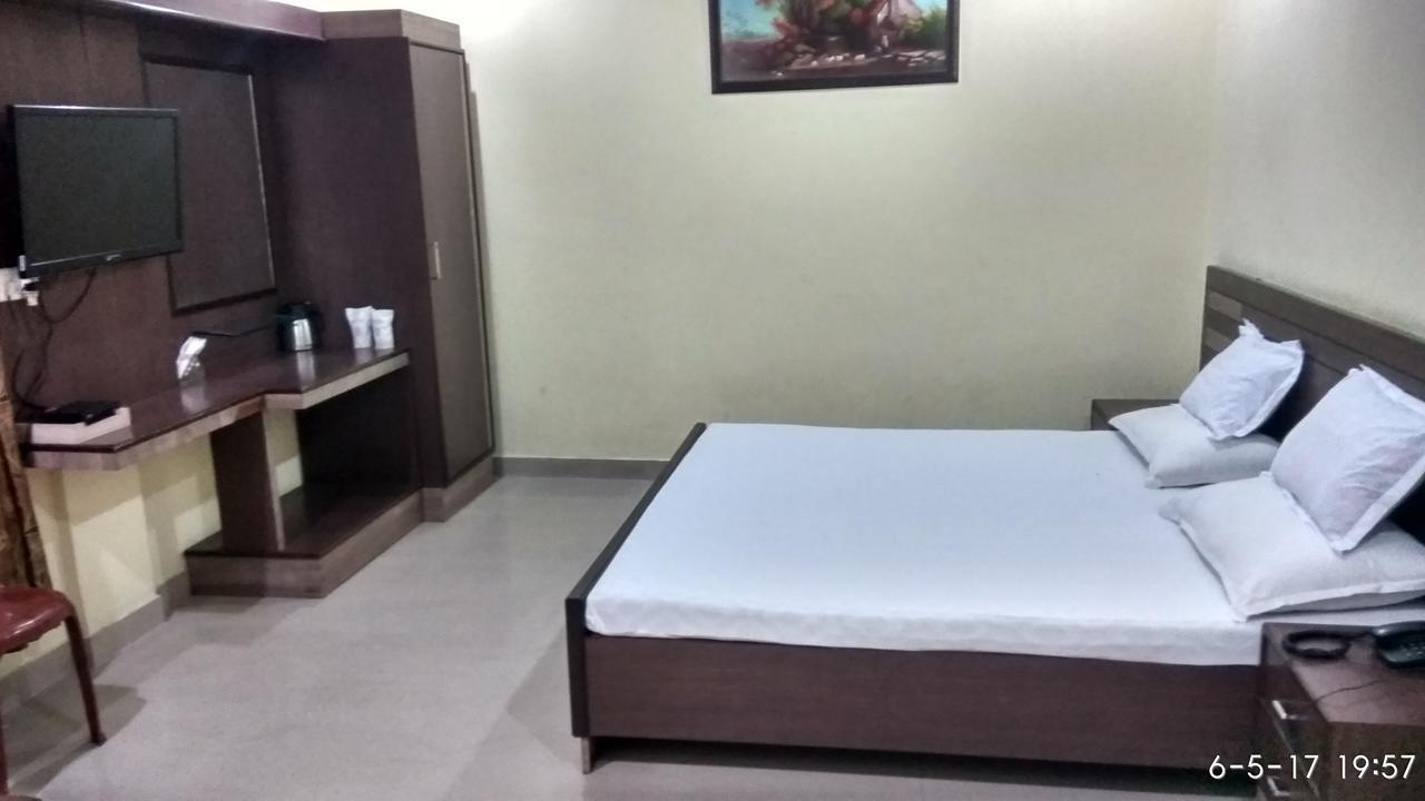 Hotel Varsa Dibrugarh Экстерьер фото