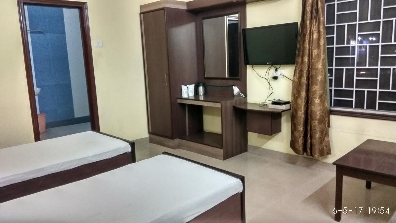 Hotel Varsa Dibrugarh Экстерьер фото